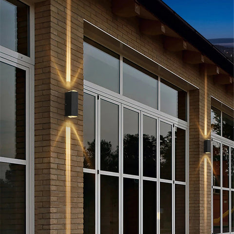 LumiGlow Außenwandlampe – Stimmungsvolles und Wetterfestes Licht