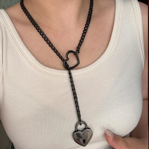Heartlock Amour Necklace – Symbolik von Liebe und Verbindung