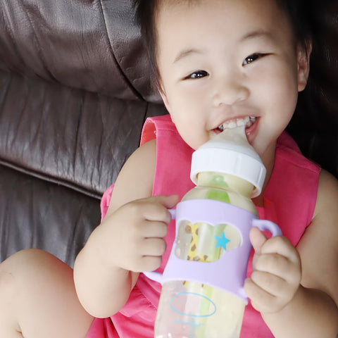 SnuggleGrip Silikonflaschenhalter für Babys – Weich & Flexibel