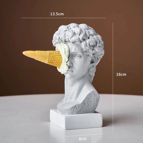 Statue mit Eis - Verspielte Dekoration für Zuhause