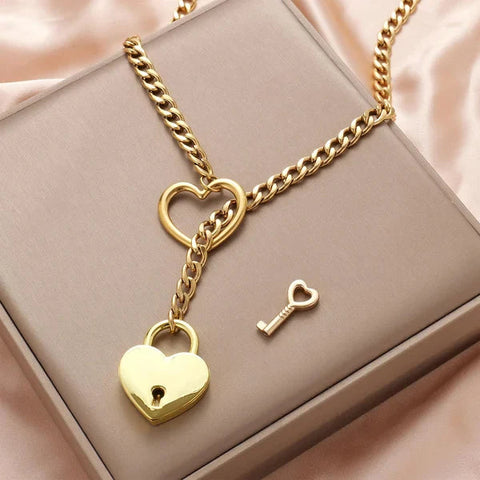 Heartlock Amour Necklace – Symbolik von Liebe und Verbindung
