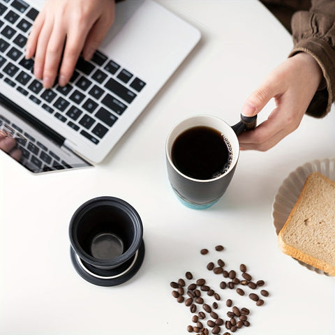 Handgemachte Keramische Teetasse mit Sieb – Authentisches Design und Praktische Anwendung