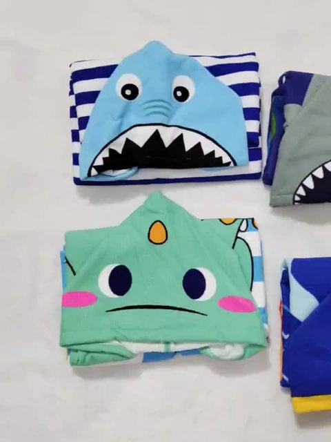 Cartoon Dinosaurier und Piraten Strandtuch für Kinder – Weiche Badedecke mit Kapuze