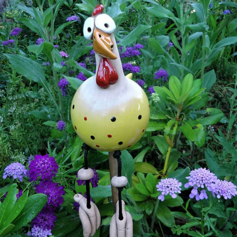 Verspielte Gartenhühner Dekoration - Fröhliche Außenaccessoires