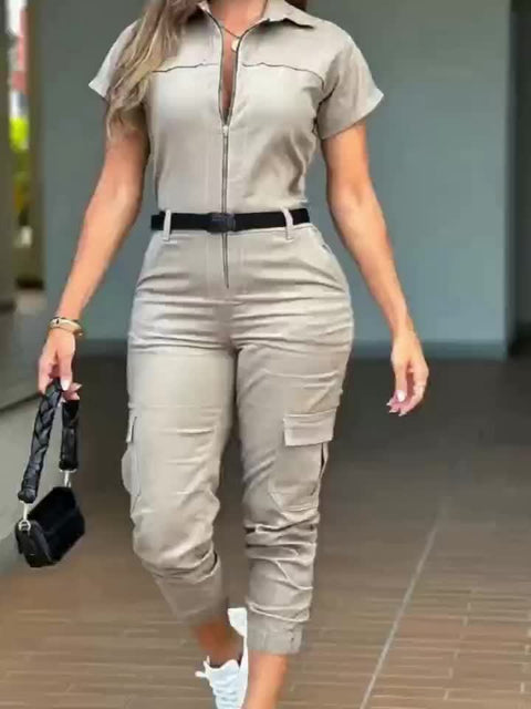Lässiger Cargo-Overall für Damen – Reißverschluss, kurze Ärmel und praktische Taschen