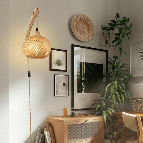 Rustikale Bambus Wandleuchte – Gewebter Schirm mit Vintage-Stil Stecker