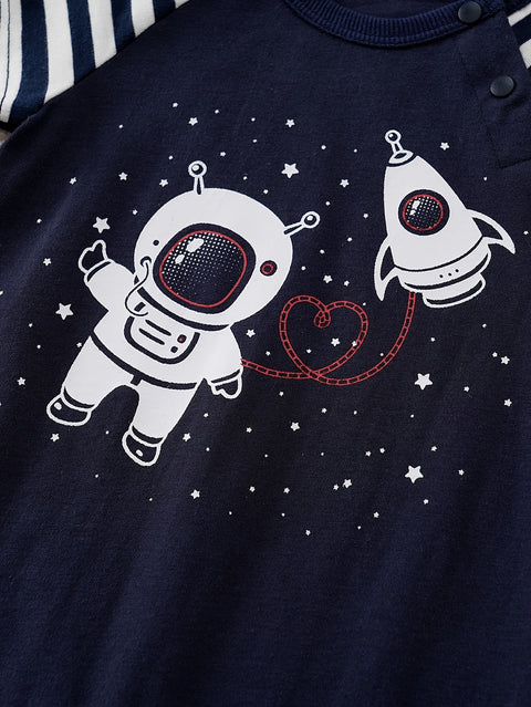 Räumliche Abenteuer – Baby-Overall mit Astronautenprint