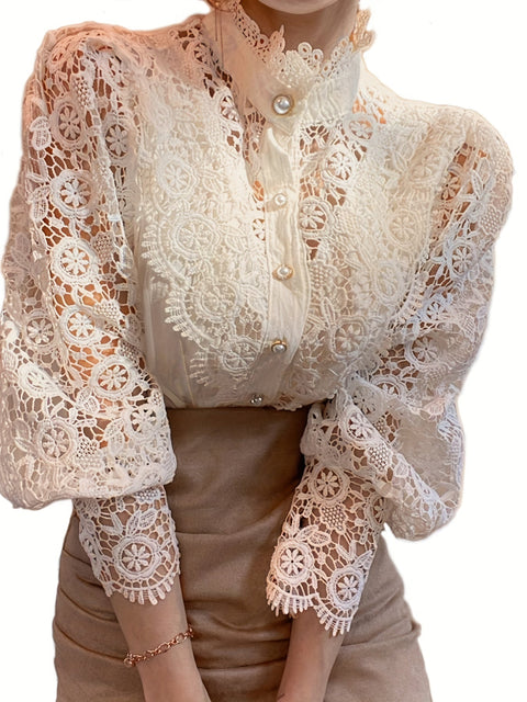 Victorianisch Inspirierte Bluse mit Perlenknopf - Subtile Eleganz für Jeden Anlass