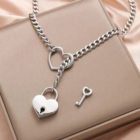 Heartlock Amour Necklace – Symbolik von Liebe und Verbindung