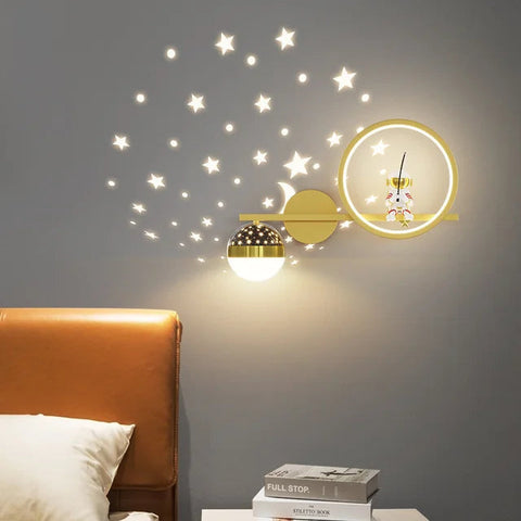 Betörende Wandlampe mit Sterne- und Mondprojektion – Für eine Magische Atmosphäre in deinem Schlafzimmer