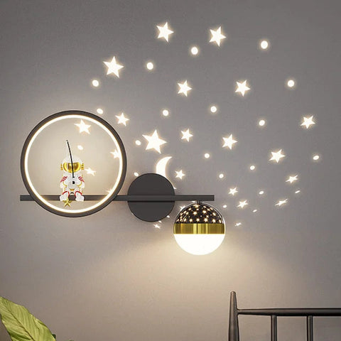 Betörende Wandlampe mit Sterne- und Mondprojektion – Für eine Magische Atmosphäre in deinem Schlafzimmer
