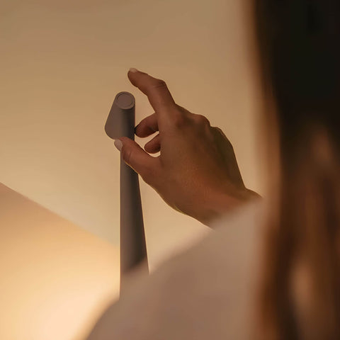 Nordic Elegance Stehlampe - Stilvolle und Dimmbare Beleuchtung für Modernes Interieur
