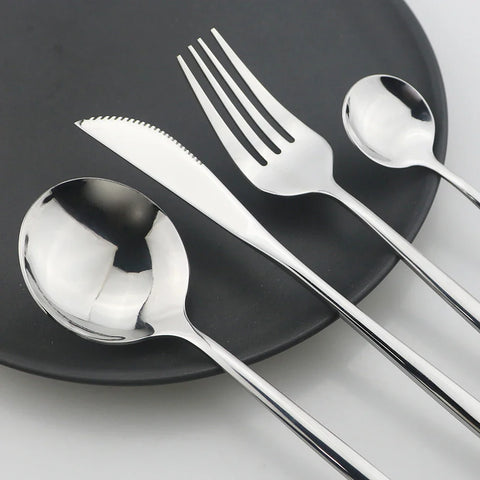 Goldenes Luxus Besteckset - Für eine Elegante Tischdekoration