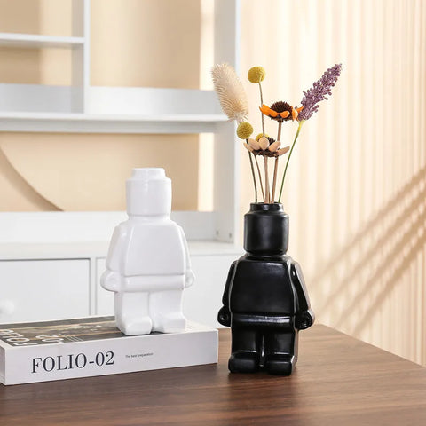 Kreative Robotervase - Verspielte Dekoration für Zuhause