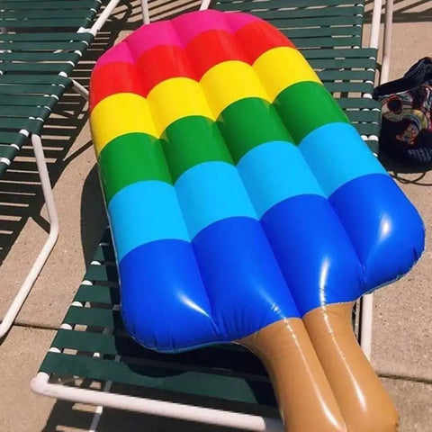 Aufblasbare Pool Float in Eisform – Fröhliche Regenbogen Lounge für den Pool