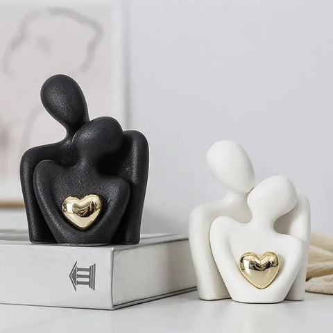 Herzerwärmende Umarmungsfigur – Liebe und Verbindung