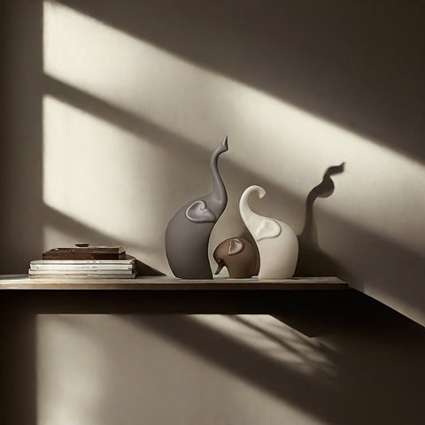 Set aus 3 Keramischen Elefantenfiguren – Moderne Matte Dekoration für Wohnzimmer oder Büro