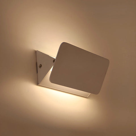 FlexiGlow Moderne Weiße Wandlampe – Verstellbarer Klappmechanismus für Perfekte Lichtverteilung