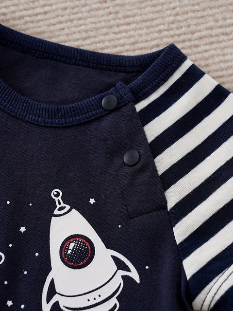 Räumliche Abenteuer – Baby-Overall mit Astronautenprint