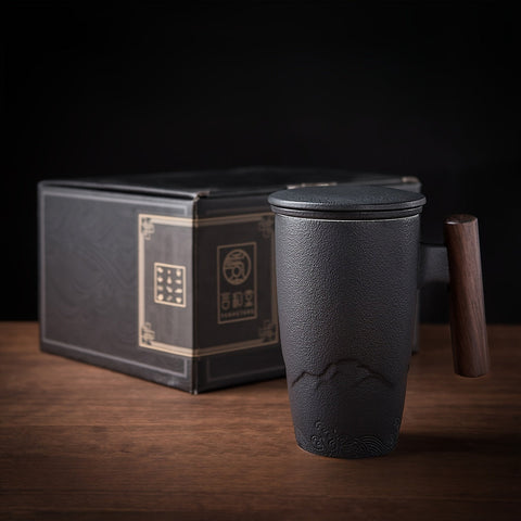 Handgemachte Keramische Teetasse mit Sieb – Authentisches Design und Praktische Anwendung