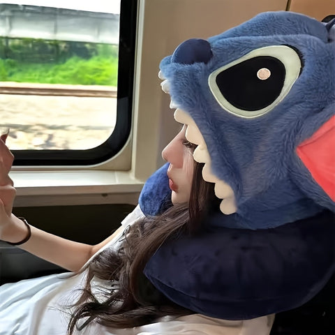 Plüsch Stitch Reisnackkissen mit Kapuze - Komfortables U-förmiges Kissen mit Ohrenschützern