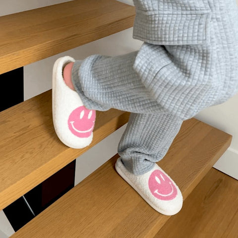 Smiley Komfort Hausschuhe – Für eine fröhliche und warme Atmosphäre