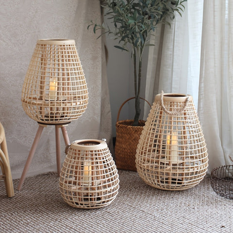 Handgeflochtene Rattanlaterne mit Kerzenhalter – Dekoratives Einzelstück für Wohnzimmer, Balkon oder Gastronomie