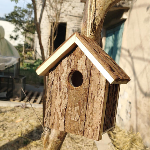 Rustikales Holzvogelhaus – Gemütliches Zuhause für Gartenvögel