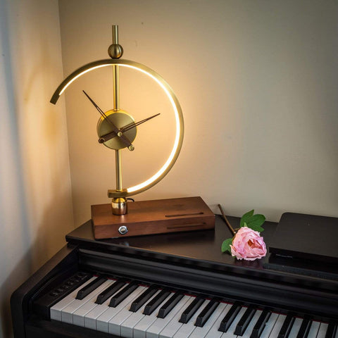 Nagoya Luxe Tischlampe – Künstlerische Beleuchtung mit zeitlosem Design