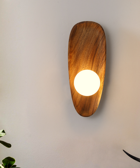 Minimalistische Wandleuchte - Holz und Stimmungslicht