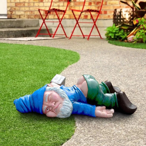 Fauler Larry Gartenzwerg – Der Schlafmütze im Garten