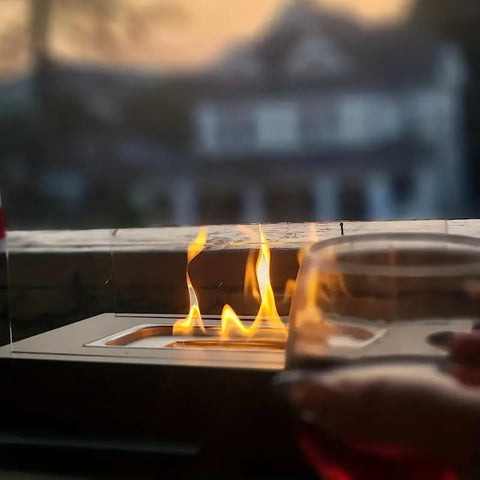 Serene Flame Luxe Feuerstelle – Schaffe Magische Abende mit Feuer und Stil