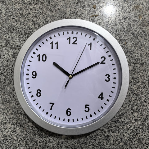 Wanduhr mit Verstecktem Aufbewahrungsfach – Praktisch und Diskret