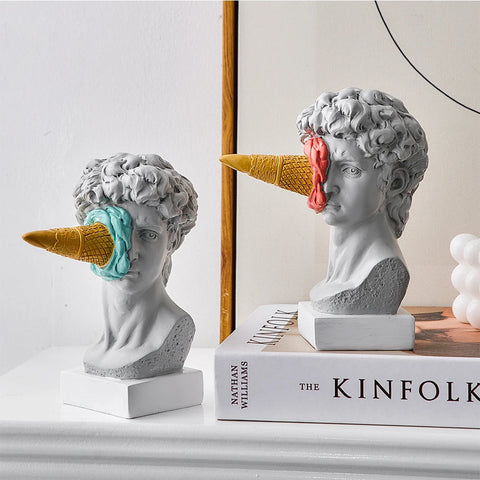 Statue mit Eis - Verspielte Dekoration für Zuhause