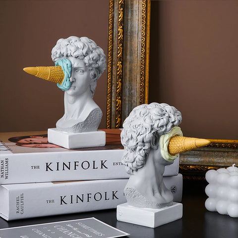 Statue mit Eis - Verspielte Dekoration für Zuhause