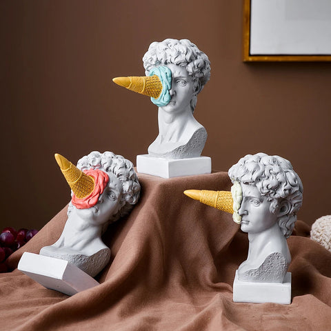 Statue mit Eis - Verspielte Dekoration für Zuhause