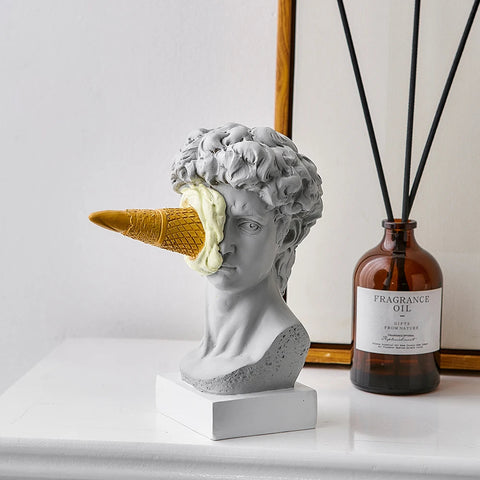 Statue mit Eis - Verspielte Dekoration für Zuhause