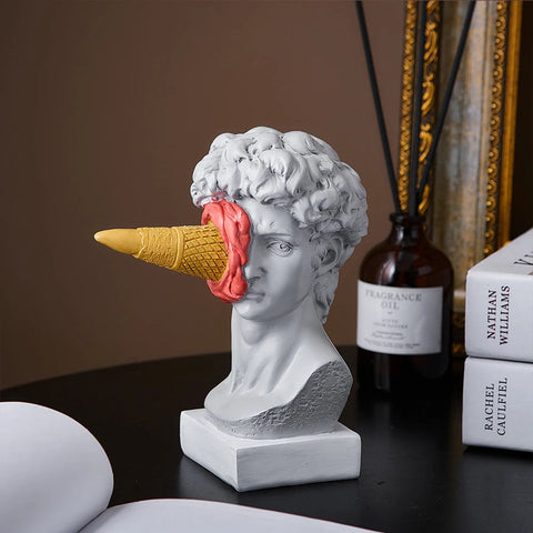 Statue mit Eis - Verspielte Dekoration für Zuhause