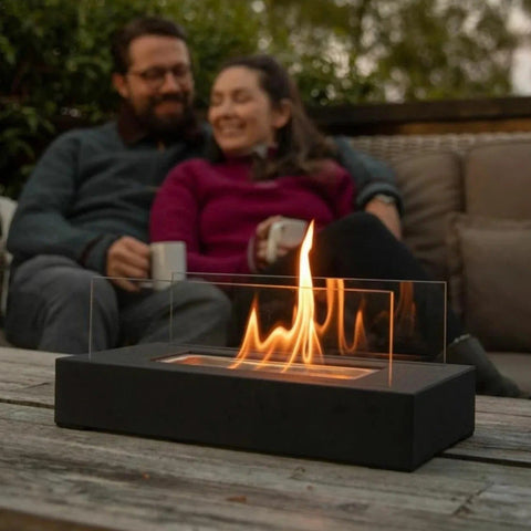 Serene Flame Luxe Feuerstelle – Schaffe Magische Abende mit Feuer und Stil