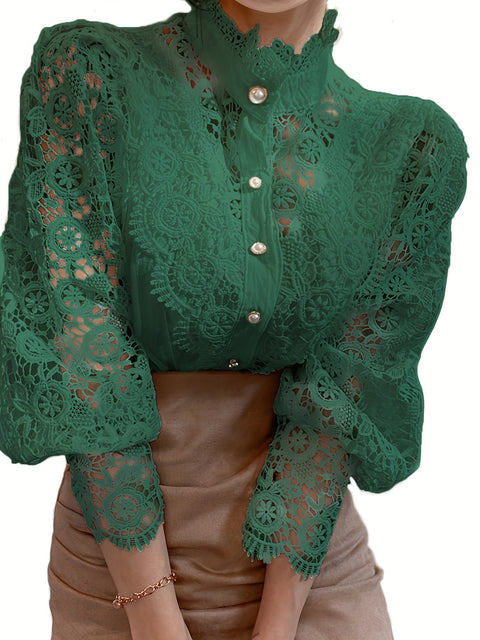 Victorianisch Inspirierte Bluse mit Perlenknopf - Subtile Eleganz für Jeden Anlass