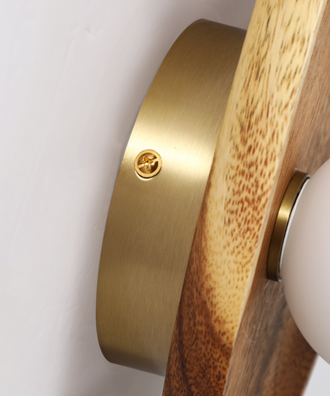 Minimalistische Wandleuchte - Holz und Stimmungslicht