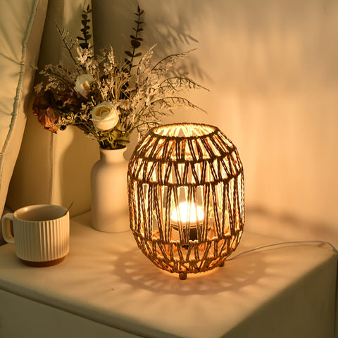 Bohemian Rattan Tischlampe – Handgemachtes Lichtakzent für Schlafzimmer oder Wohnraum