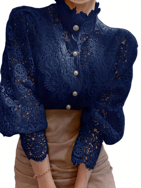Victorianisch Inspirierte Bluse mit Perlenknopf - Subtile Eleganz für Jeden Anlass