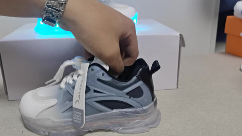 Leuchtende Sneakers für Kinder – Bunte LED-Beleuchtung für einen verspielten Look