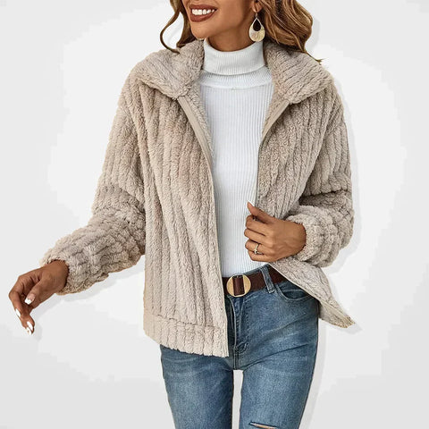 Lotte Plüsch Damenjacke – Warm, Weich und Modisch