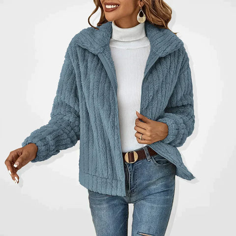 Lotte Plüsch Damenjacke – Warm, Weich und Modisch