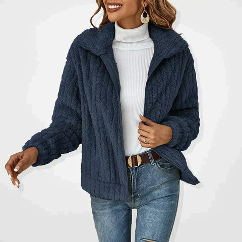 Lotte Plüsch Damenjacke – Warm, Weich und Modisch