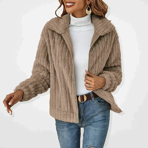 Lotte Plüsch Damenjacke – Warm, Weich und Modisch