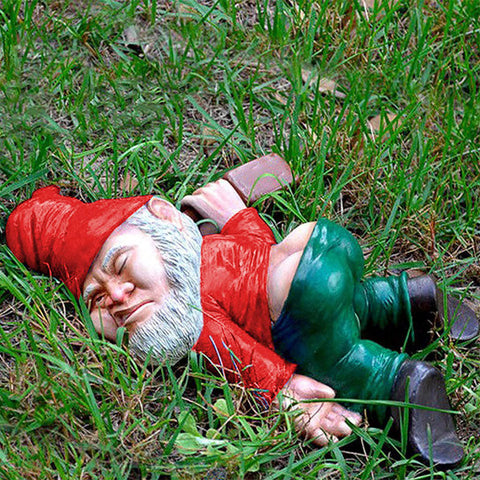 Fauler Larry Gartenzwerg – Der Schlafmütze im Garten