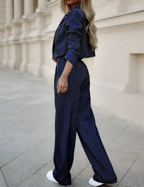 Eleganter Gestreifter Damenanzug – Chic und Bequem